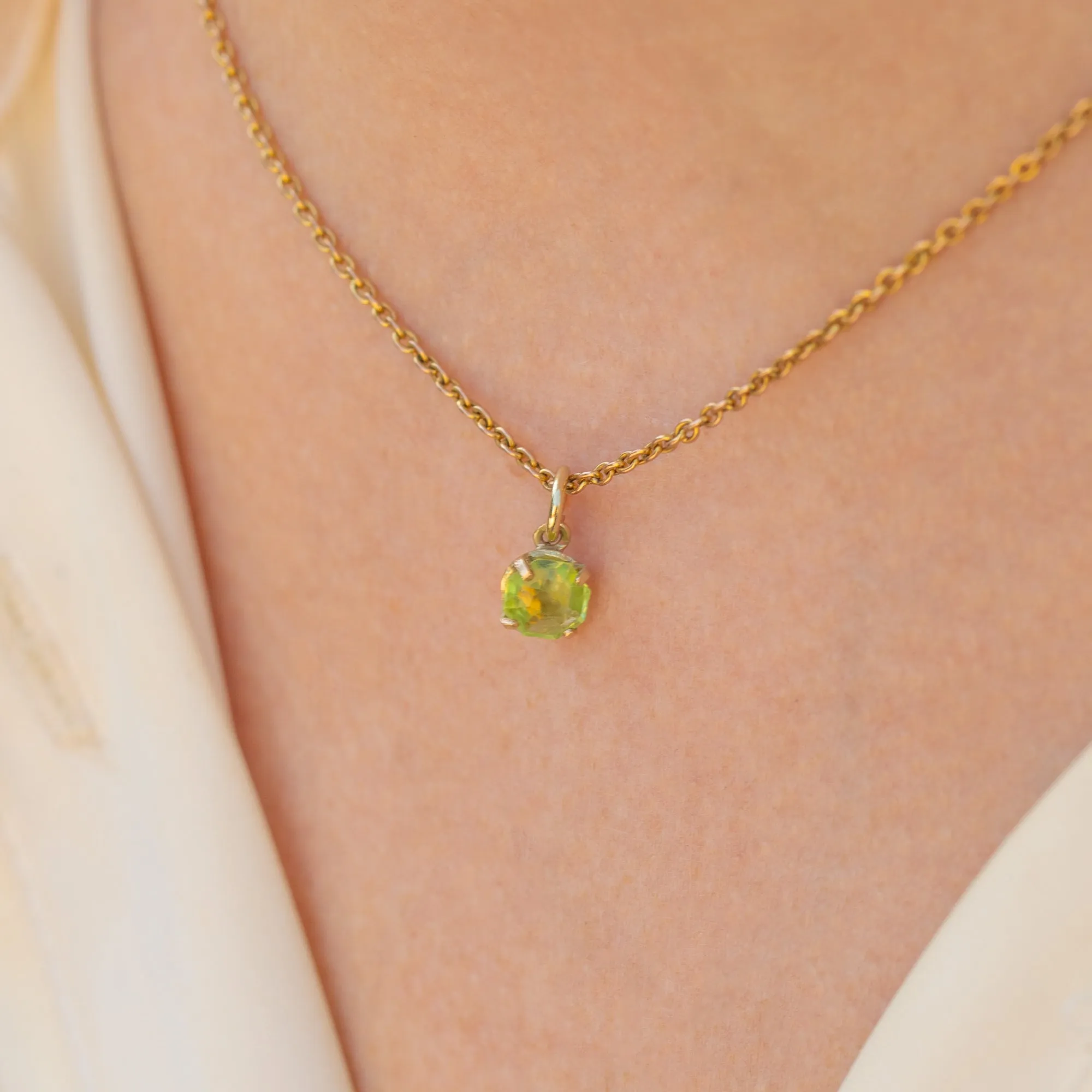 9ct Gold Peridot Charm, 0.75ct