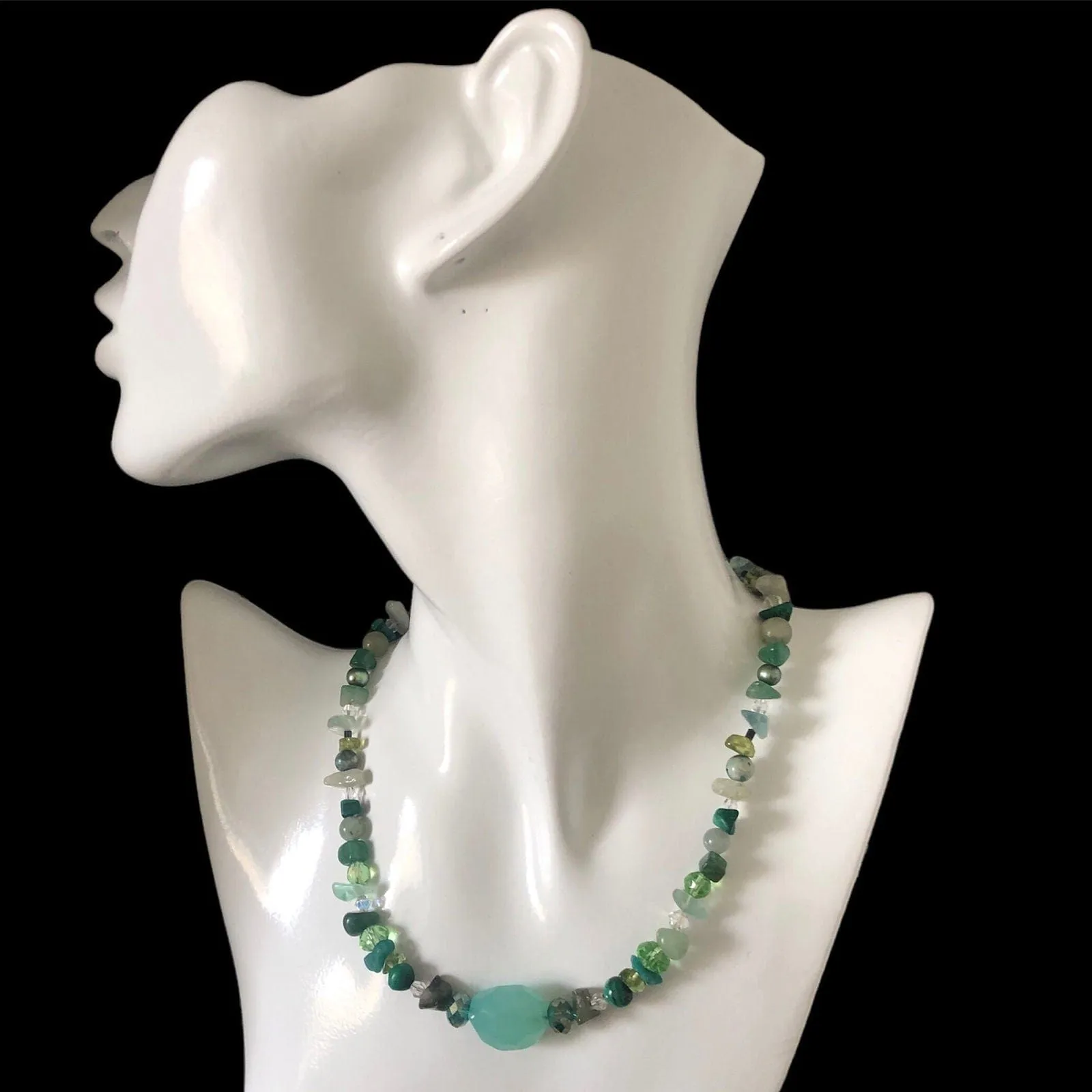 Green Natural Stones Choker Necklace