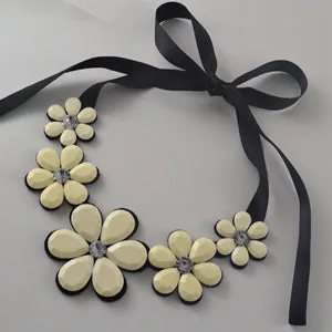 Leanzni wholesale luxury fashion short statement necklace and pendant resin color fashionable woman  necklace gift